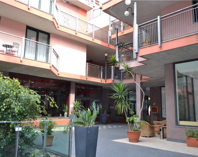 Marina Palace Hotel & Congress Hall - Außenansicht