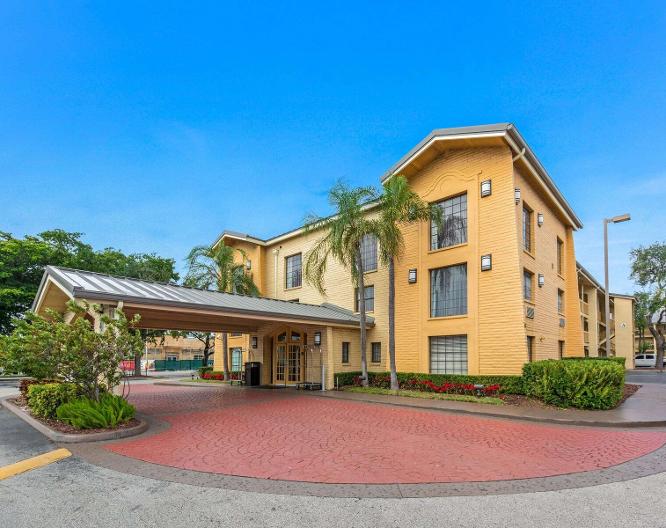 La Quinta Inn by Wyndham Miami Airport North - Außenansicht