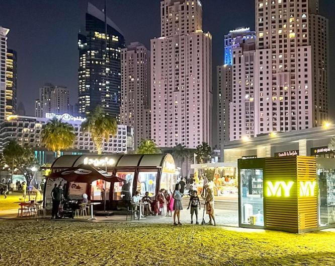 Ramada Hotel & Suites by Wyndham JBR - Außenansicht
