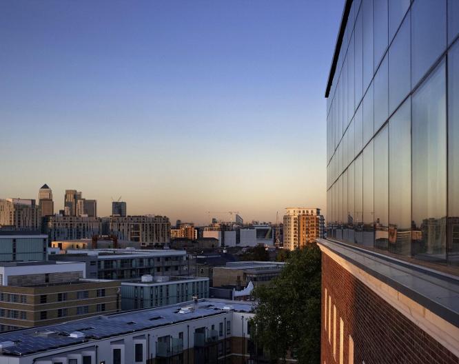 Doubletree by Hilton Greenwich - Außenansicht