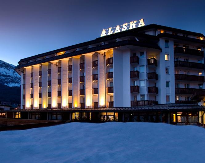 Hotel Alaska Cortina - Außenansicht
