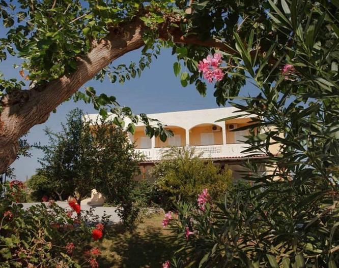 Babis Hotel - Außenansicht