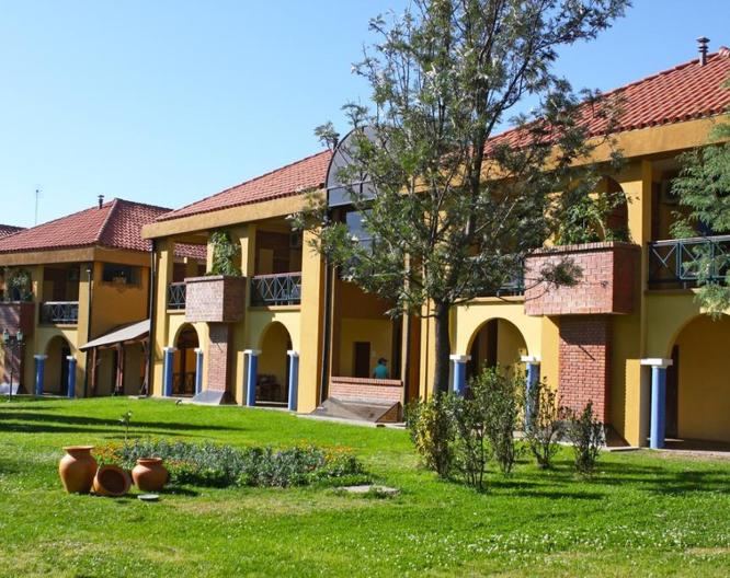 Los Parrales Hotel - Außenansicht