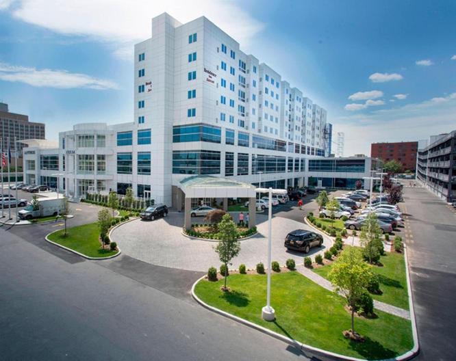 Residence Inn New York The Bronx at Metro Center Atrium - Außenansicht