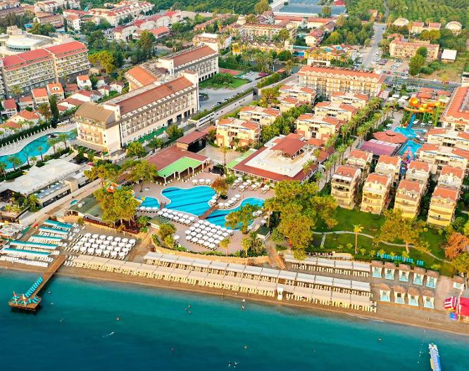 Crystal Aura Beach Resort & Spa - Außenansicht