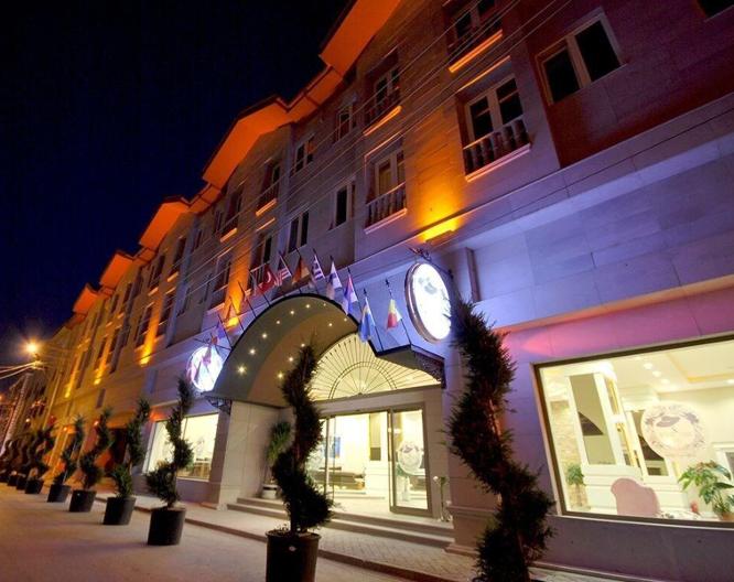 Madame Tadia Hotel - Außenansicht