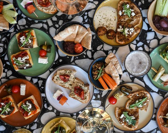 OKKO Hotels Nice Aeroport - Repas et boissons
