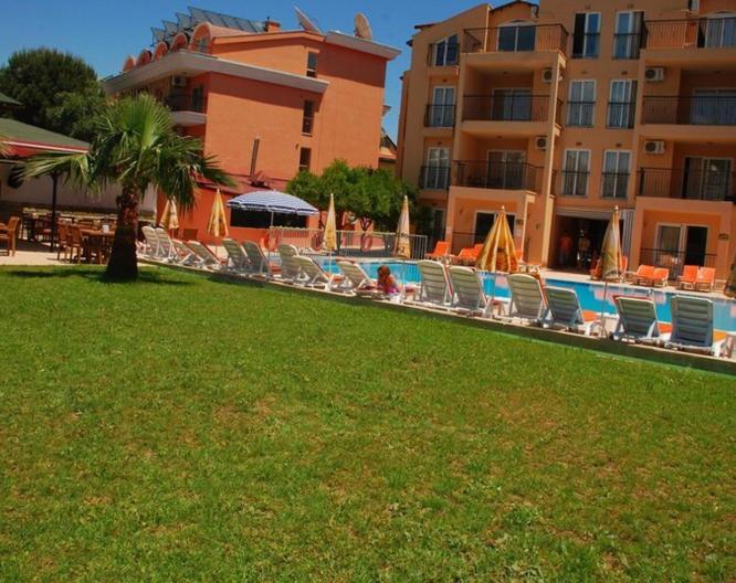 Club Dena Apartments - Außenansicht