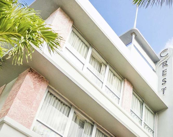 Crest Hotel Suites - Außenansicht