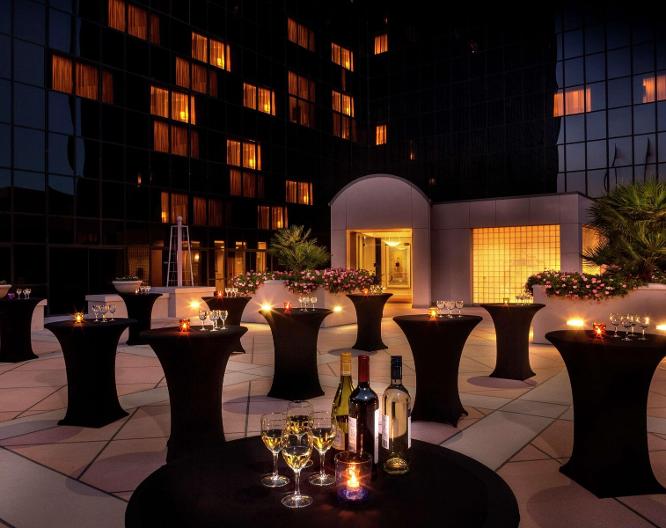 Hilton Los Angeles Airport - Außenansicht