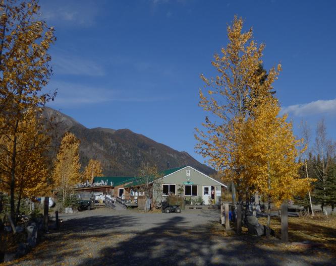 Discovery Yukon Lodgings - Außenansicht