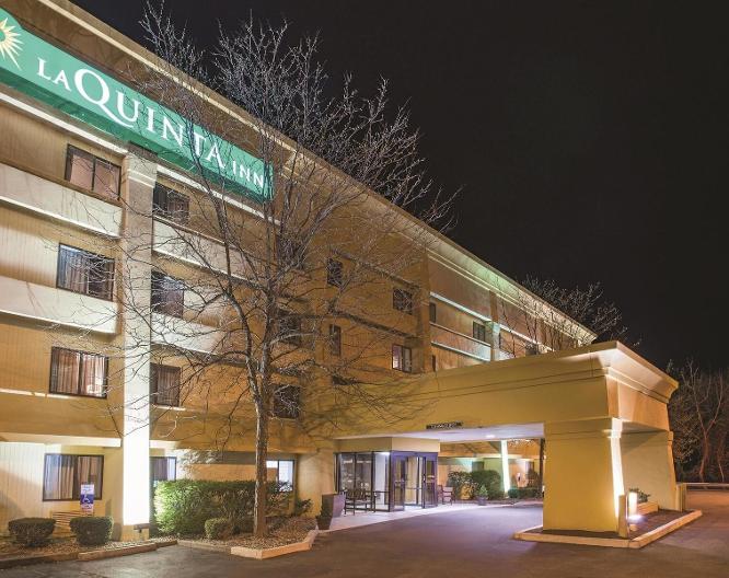 La Quinta Inn & Suites by Wyndham Hartford - Bradley Airport - Außenansicht
