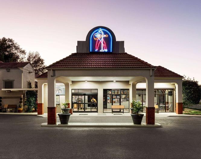 Days Inn Memphis at Graceland - Außenansicht