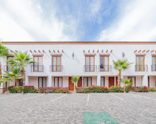 Seven Crown La Paz Centro - Außenansicht