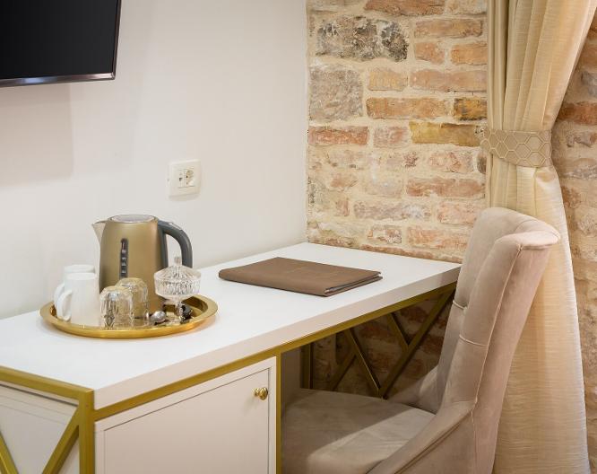 Le Premier Rooms - Essen und Trinken