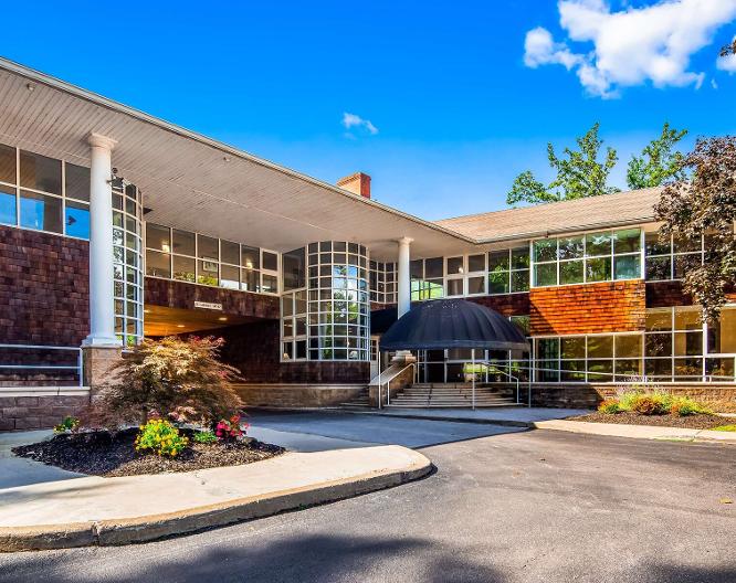 Best Western Plus The Inn & Suites at the Falls - Außenansicht