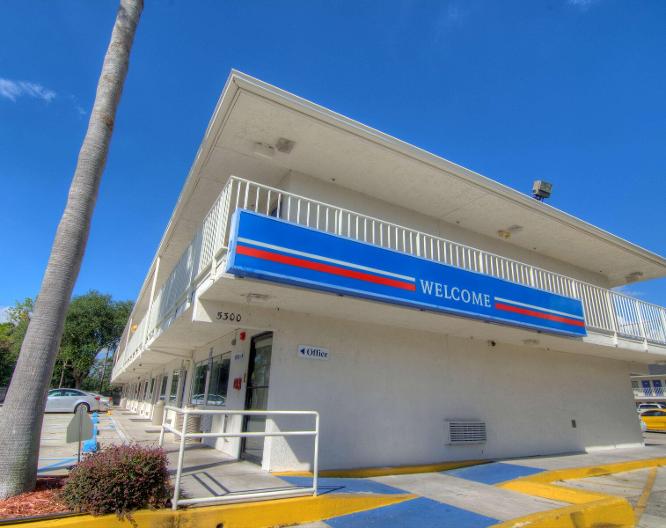 Motel 6 Orlando Winter Park - Außenansicht