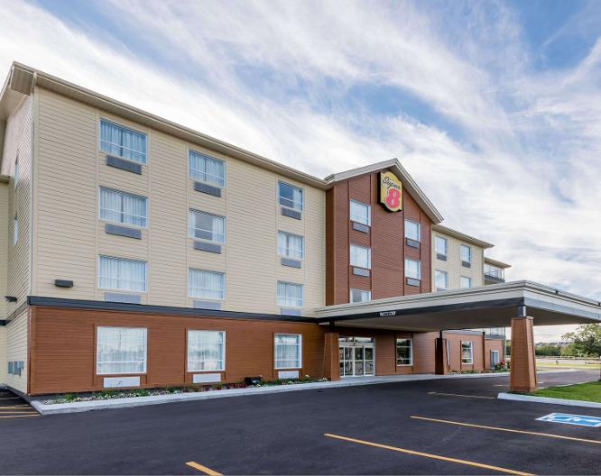 Super 8 by Wyndham Mont Laurier - Außenansicht