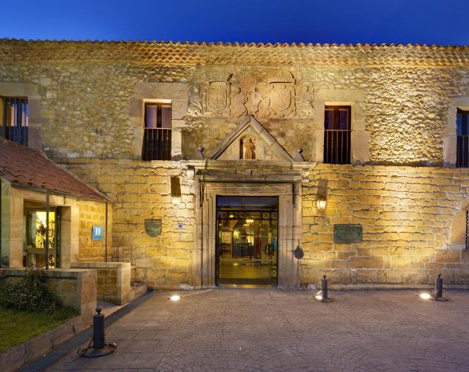 Parador de Cangas de Onis - Außenansicht
