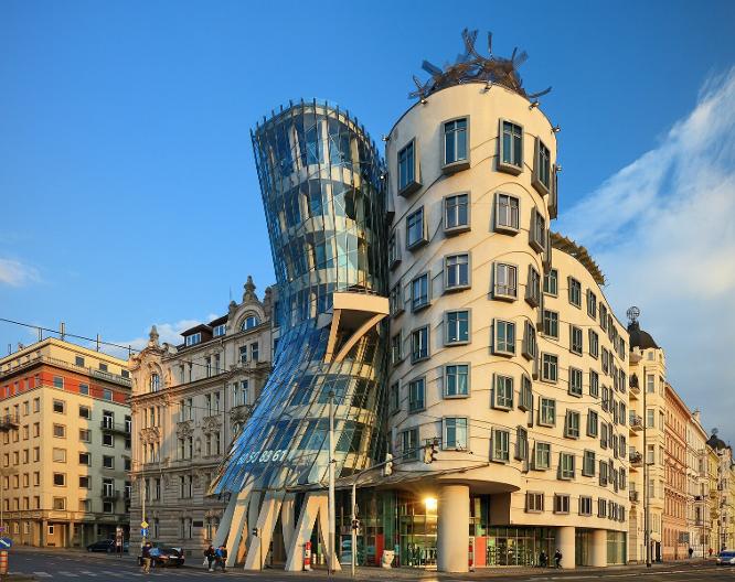 Dancing House Hotel - Außenansicht
