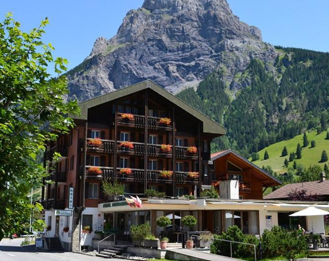 Hotel Bluemlisalp - Außenansicht