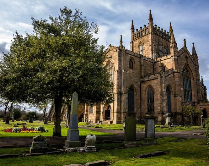 Holiday Inn Express Dunfermline - Außenansicht