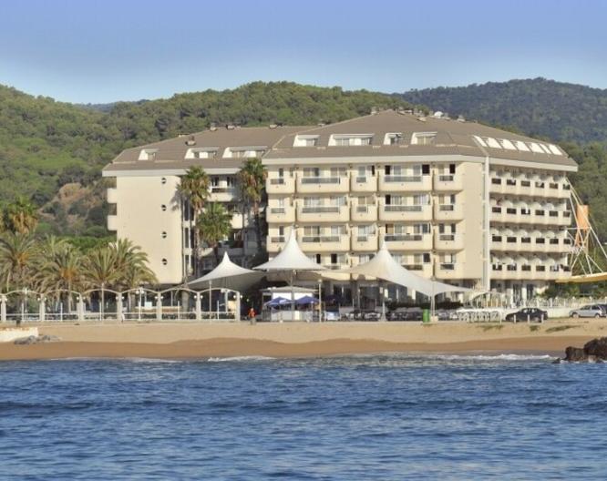 Caprici Beach Hotel and Spa - Außenansicht