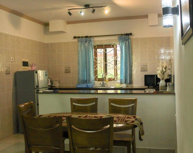 Forest Lodge Guest House - Essen und Trinken