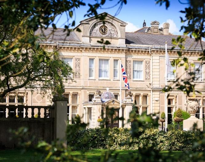 Down Hall Hotel & Spa - Außenansicht