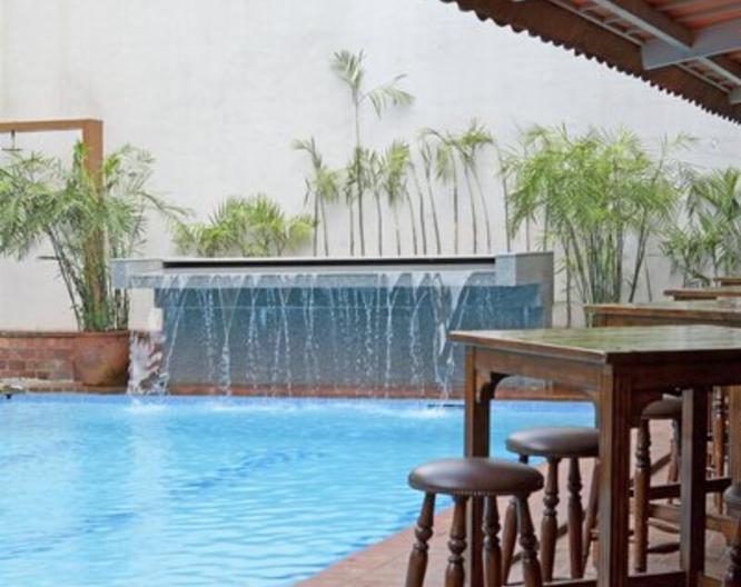 RedDoorz Premium @ Arzo Hotel Manila - Pool