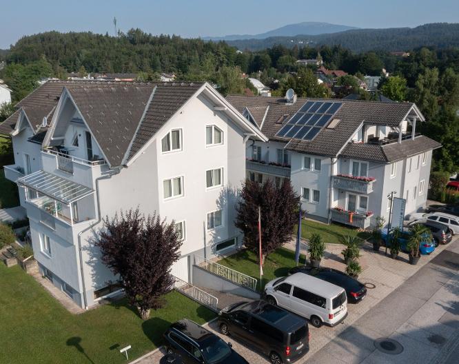 Familienhotel Villa Flora - Außenansicht