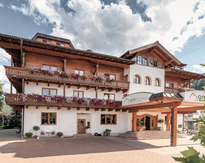 Family Adventure Flachau - Hotel Montanara - Außenansicht