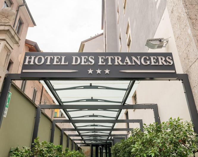 Des Etrangers - Vue extérieure