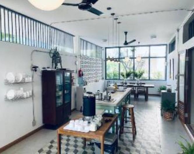 Baan Chiang Bed Lampang by ZUZU - Essen und Trinken