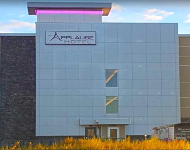 Applause Hotel by Clique Calgary Airport - Außenansicht