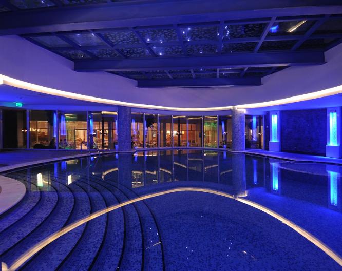 Gold Island Selected - Pool