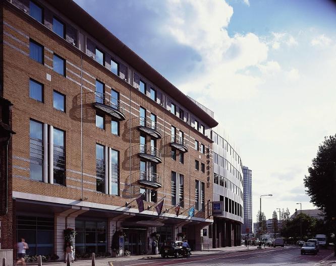 Novotel London Waterloo - Außenansicht