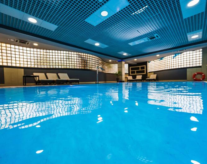 Hotel Holiday - Pool