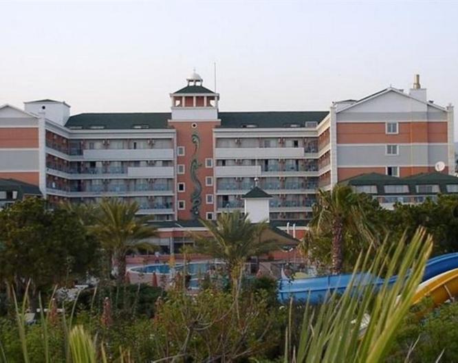 Insula Resort And Spa Hotel - Außenansicht