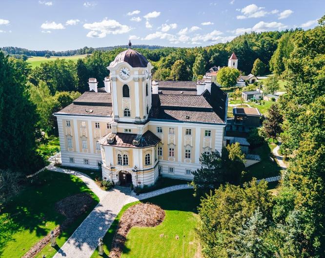 Schlosshotel Rosenau - Außenansicht