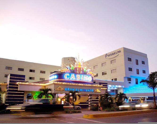Hodelpa Gran Almirante Hotel & Casino - Außenansicht