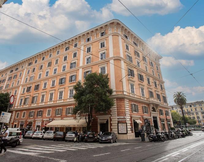 Royal Vatican Apartments - Außenansicht