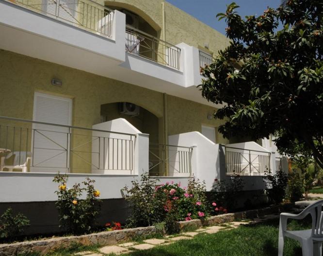 Manolis Apartments - Außenansicht