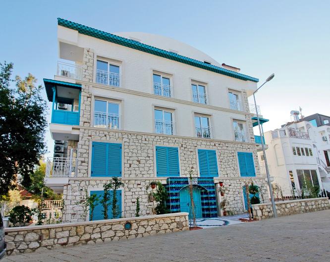 Dam Hotel Lara - Außenansicht