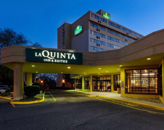 La Quinta Inn & Suites Secaucus Meadowlands - Außenansicht