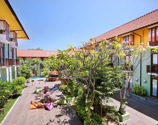 Harris Hotel Tuban - Außenansicht