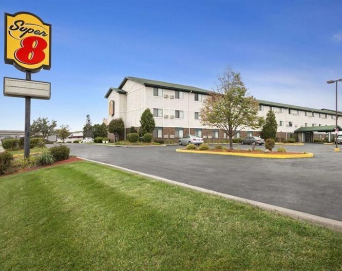 Super 8 Milwaukee Airport - Außenansicht