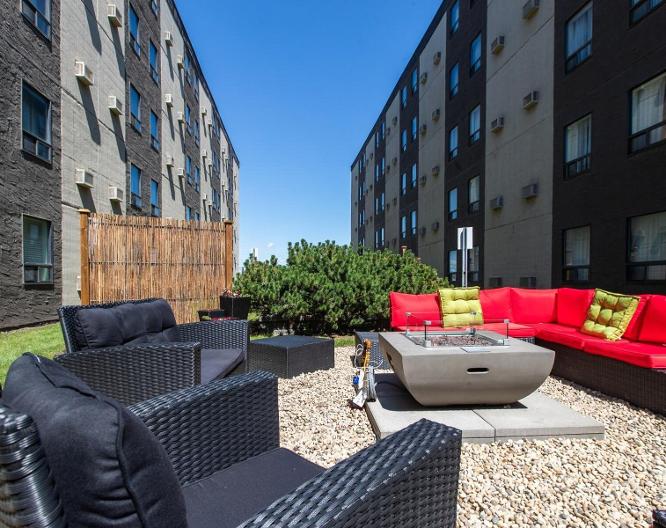 Travelodge by Wyndham Edmonton West - Außenansicht
