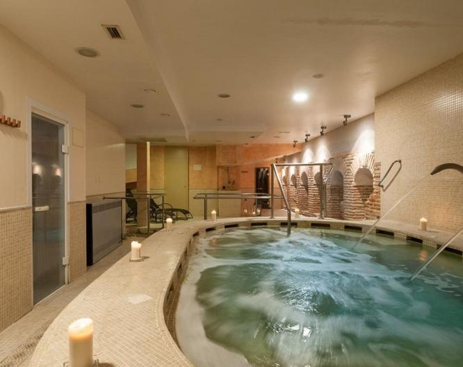 Eugenia de Montijo, Autograph Collection - Pool