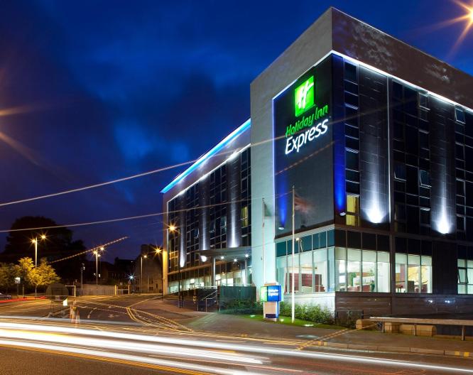 Holiday Inn Express Hamilton - Außenansicht